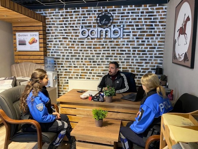 Hakkari Polisi Bilgilendirme Çalışmalarını Sürdürüyor