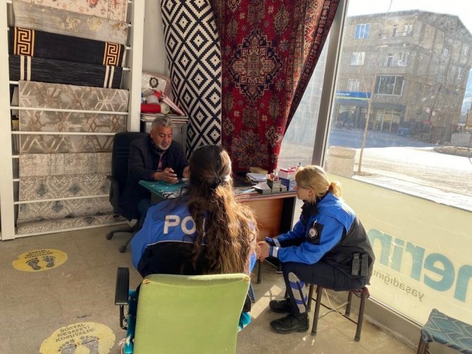 Hakkari Polisi Bilgilendirme Çalışmalarını Sürdürüyor