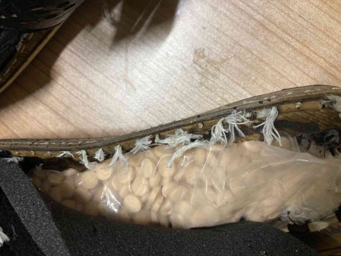 İ̇stanbul Havalimanı’nda Uyuşturucu Operasyonları: Gitar Kılıfından Ve Terlik Tabanından Uyuşturucu Çıktı
