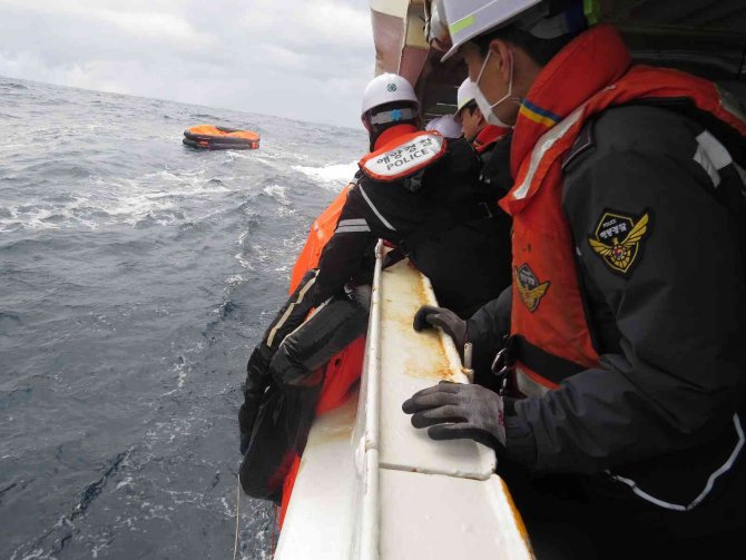 Japonya Açıklarında Kargo Gemisi Battı: 13 Kişi Kurtarıldı, 9 Kişi Kayıp