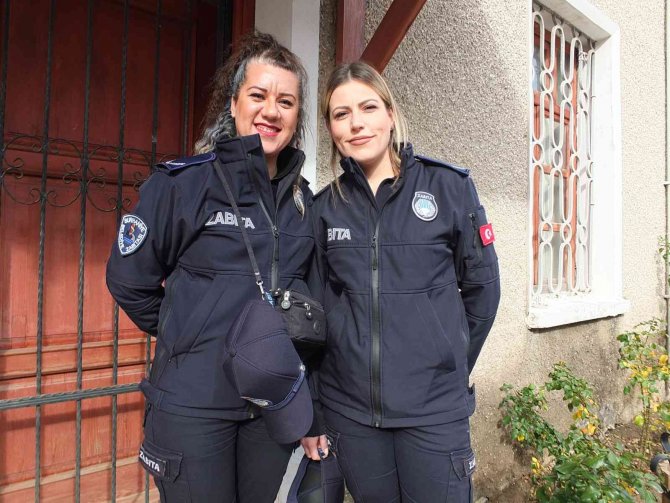 Burhaniye’de Kadın Zabıtalar Takdir Topladı