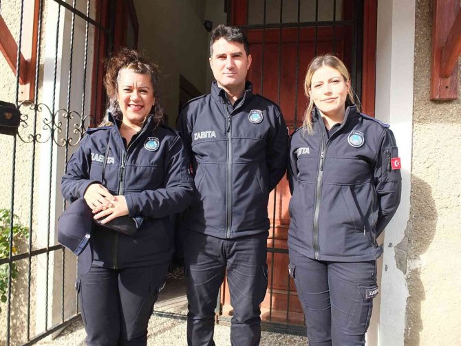 Burhaniye’de Kadın Zabıtalar Takdir Topladı