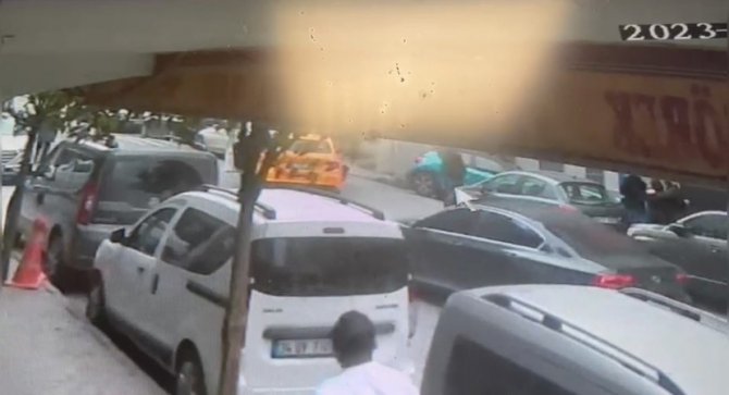 İ̇stanbul Narkotik Polisinden Nefes Kesen Operasyon: Zehir Tacirleri Kaçarken Kaza Yapınca Yakalandı