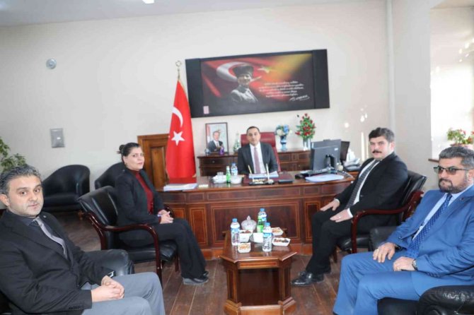Vali Öksüz, Kurumları Denetliyor