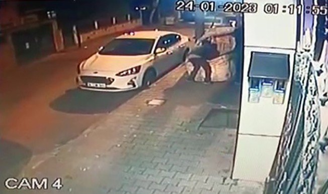 Kartal’da Rögar Kapağı Hırsızları Kamerada