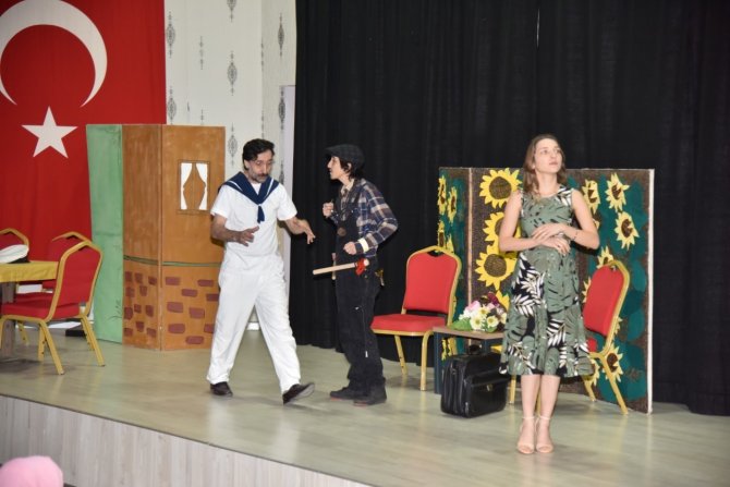 Çocuklar Aileleriyle Birlikte Tiyatro Keyfi Yaşadı