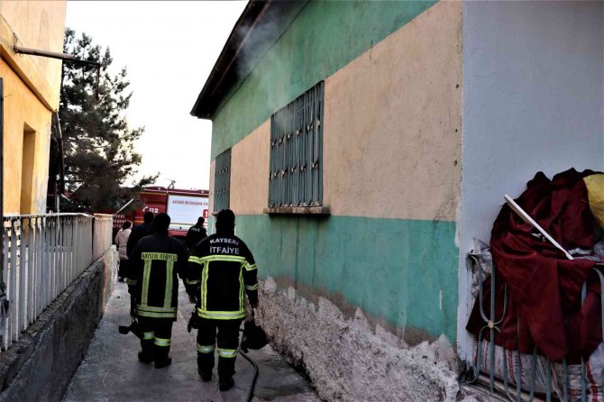 Karısıyla Tartıştı, Evini Ateşe Verdi
