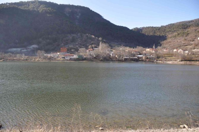 Çubuk Gölü’nde Bahar Havası Yaşanırken Göl Suları Azaldı