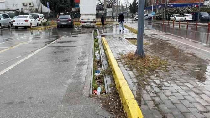 Açık Otopark Alanında Mazgallar Çalındı, Vatandaşlar İsyan Etti