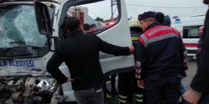 Beton Pompası İle Kamyon Kafa Kafaya Çarpıştı:1 Yaralı