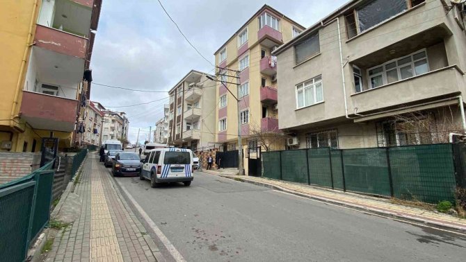 Elektrik Kontağından Yangın Çıktı, 2 Kişi Dumandan Etkilendi