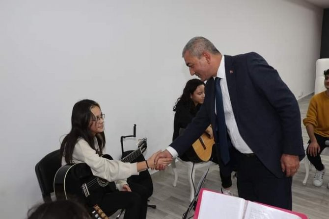 Başkan Kaplan, Gitar Kursu Öğrencileri İle Bir Araya Geldi