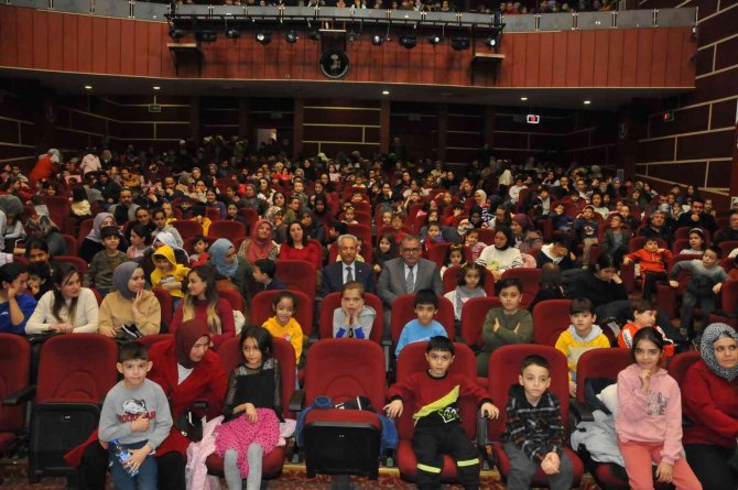 Akşehir’de Çocuklar Tiyatroyla Buluştu