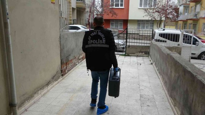 Polis Camı Kırıp Hayat Kurtardı
