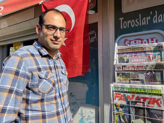 İ̇ade Gazeteleri Arabalarına Yükleyip Çaldılar