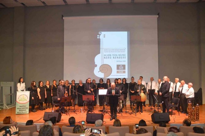 Mersin’de ’Şarkılar Bizi Söyler Biz De Şarkı Söyleriz’ Konseri