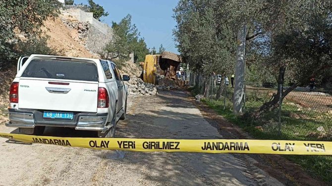 Kullandığı Kepçesinin Altında Kalarak Öldü