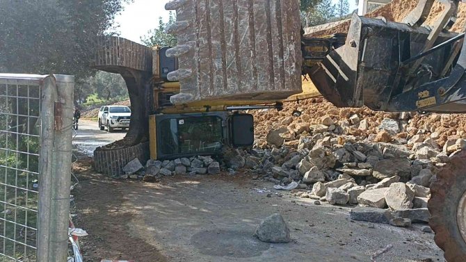 Kullandığı Kepçesinin Altında Kalarak Öldü