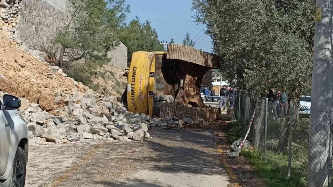 Kullandığı Kepçesinin Altında Kalarak Öldü