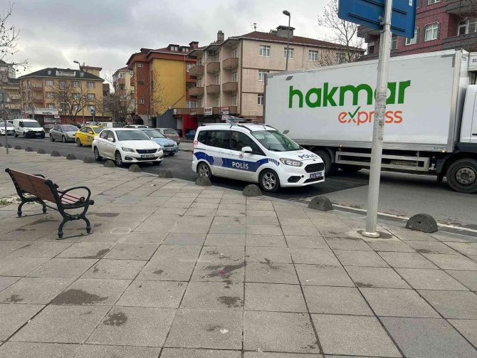 Sancaktepe’de Eşine Sokak Ortasında Kurşun Yağdırdı