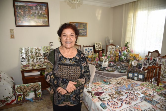 Emekli Öğretmen Evini Sanat Atölyesine Çevirdi