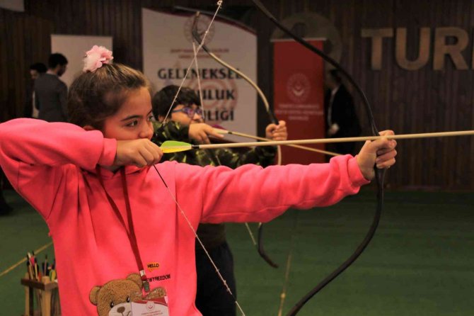 Şehit Çocukları Geleneksel Ok Atış Talimi Gerçekleştirdi