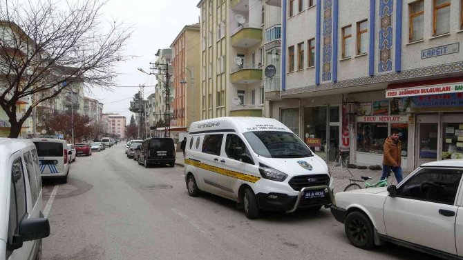 Polis Camı Kırıp Hayat Kurtardı