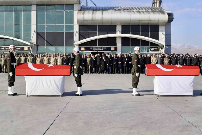 Şehit Olan Askerlerin Cenazeleri Ağrı’dan Memleketlerine Uğurlandı