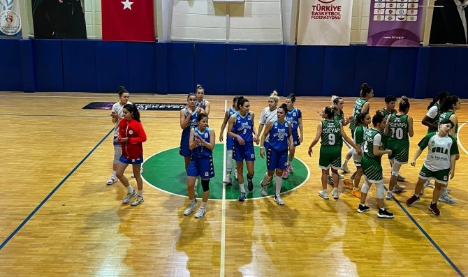 İ̇zmit Perileri Kıyasıya Mücadelede Liderliğe Yükseldi