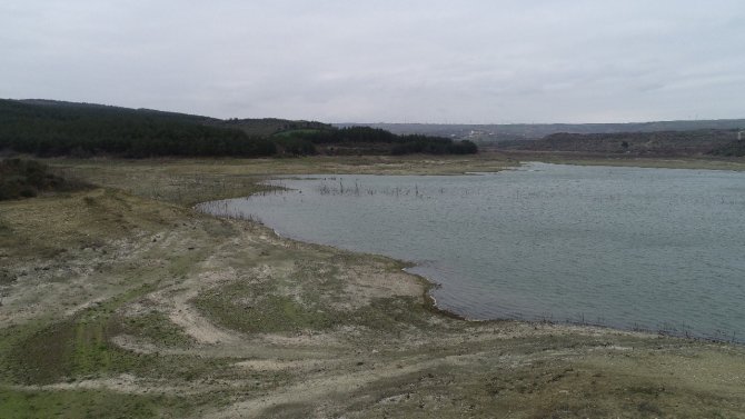 50 Yıldır Böyle Kuraklık Görülmedi: Dipteki Ağaçlar Ortaya Çıktı