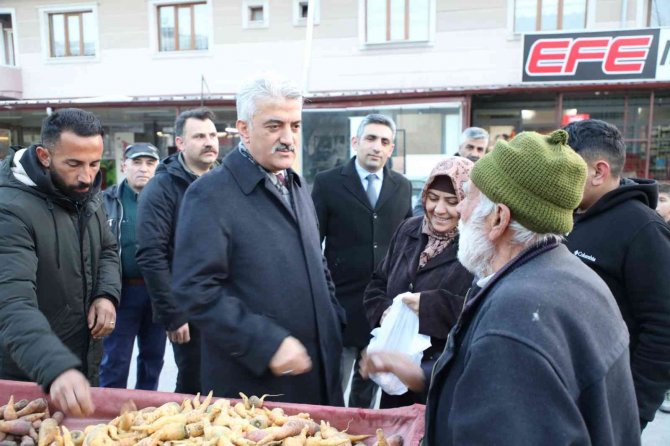 Vali Makas, Salı Pazarını Gezdi