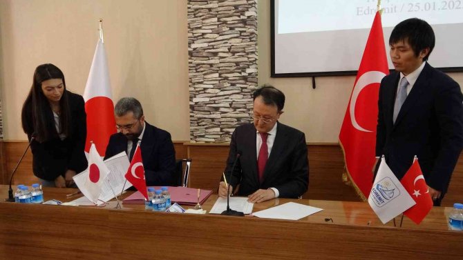 Japonya Büyükelçiliğinden Edremit Belediyesine ’Arama Kurtarma Aracı’ Hibesi
