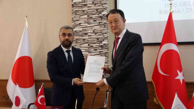 Japonya Büyükelçiliğinden Edremit Belediyesine ’Arama Kurtarma Aracı’ Hibesi