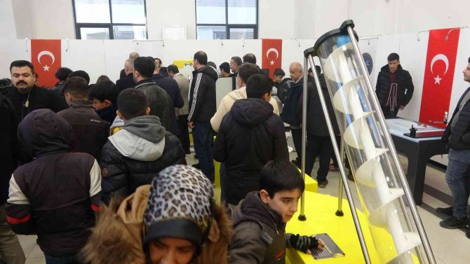 Van’da Merakla Beklenen Bilim Şenliği Başladı