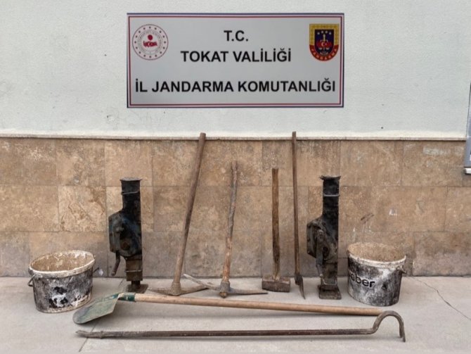 Evin Bahçesinde Bulunan Lahite El Konuldu