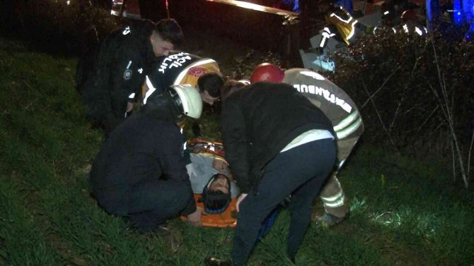 Arnavutköy’de Hafriyat Kamyonu Devrildi