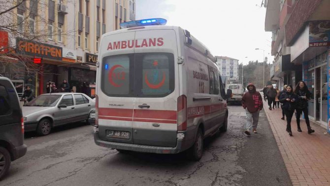 Yola Aniden Çıkan Yaya Yaralandı