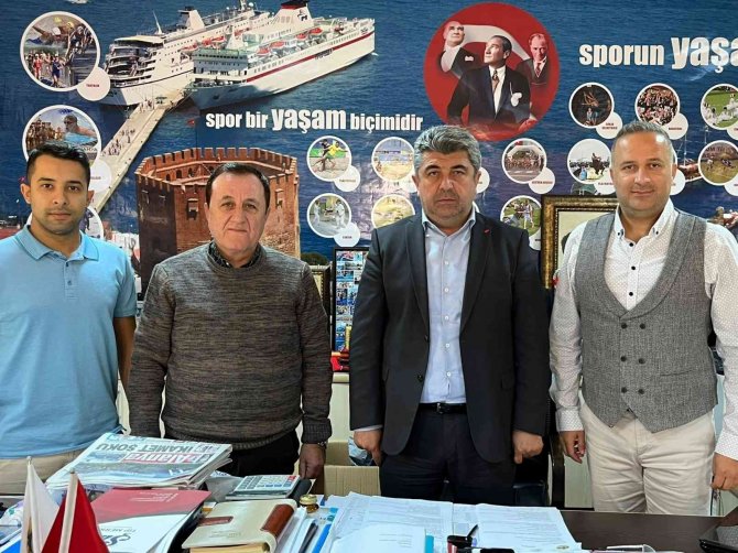 32. Alanya Triatlonu İçin İmzalar Atıldı