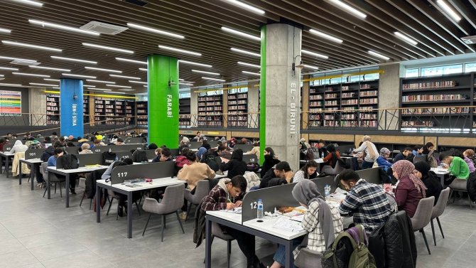 Batman Şehit Şenay Aybüke Yalçın Kütüphanesine Rekor Ziyaretçi