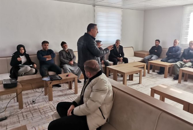 Tut İlçesinde Antepfıstığı Üreticilerine Eğitim Verildi