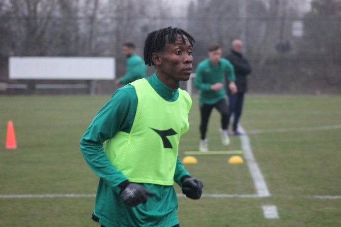 Afrikalı Oyuncu George P. Lewis, Sakaryaspor İle Deneme Antrenmanlarına Çıkıyor