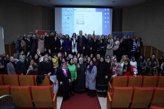 Gölcük’te Bin 41 Kadın Ak Parti’ye Katıldı