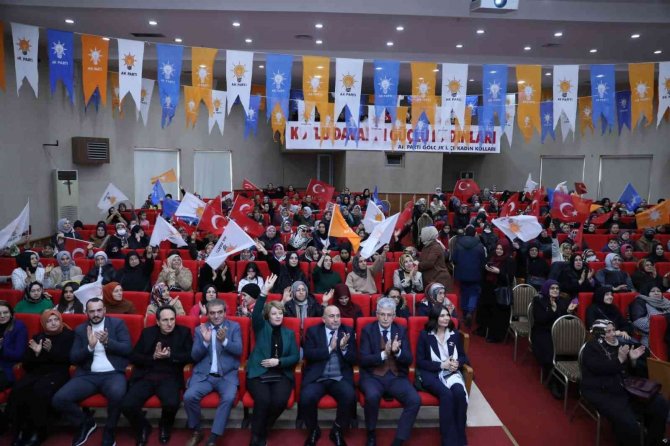 Gölcük’te Bin 41 Kadın Ak Parti’ye Katıldı