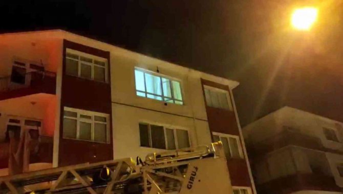 Psikolojik Rahatsızlığı Olan Kişi Ailesinin Evini Ateşe Verdi