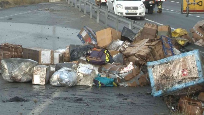Arnavutköy’de Kargo Yüklü Kamyon Alev Alev Yandı