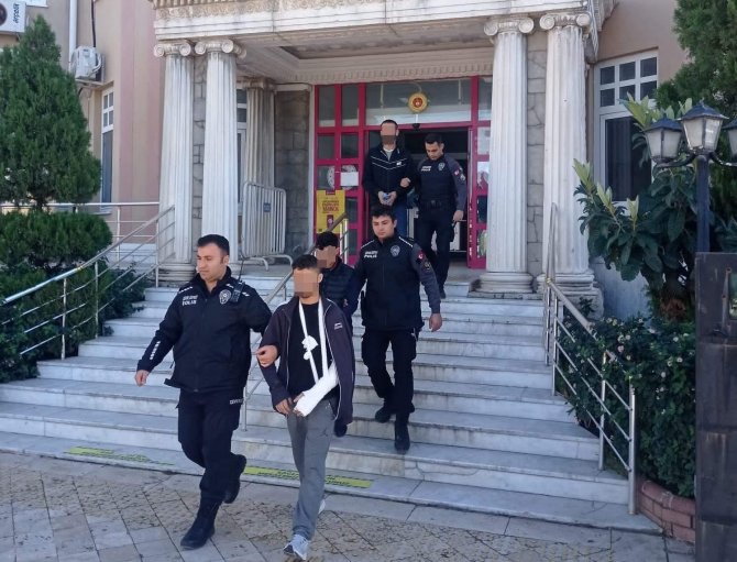 Villadan Çaldıkları Altınlar İle Yakalandılar