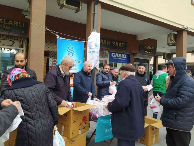 Balıkesir’de 24 Bin Paket Kandil Simidi Dağıtıldı