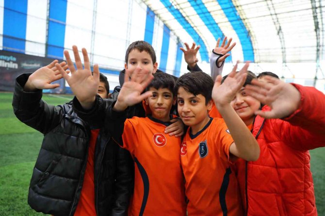 Spor Ligi’nin Futbol Şampiyonu Ayazma Şimşekler Oldu