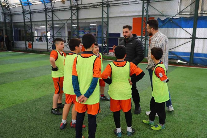 Spor Ligi’nin Futbol Şampiyonu Ayazma Şimşekler Oldu