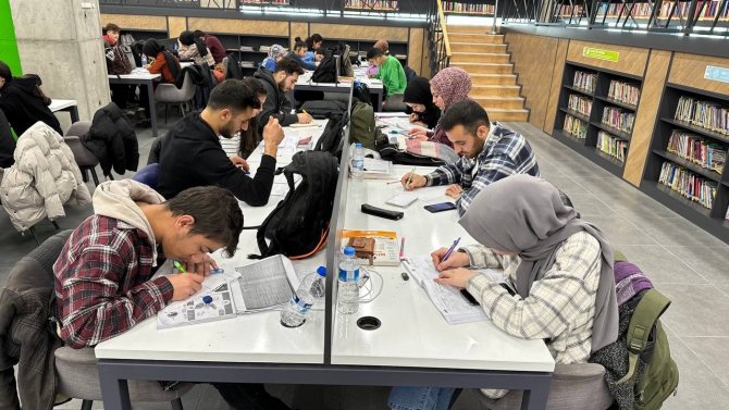 Batman Şehit Şenay Aybüke Yalçın Kütüphanesine Rekor Ziyaretçi